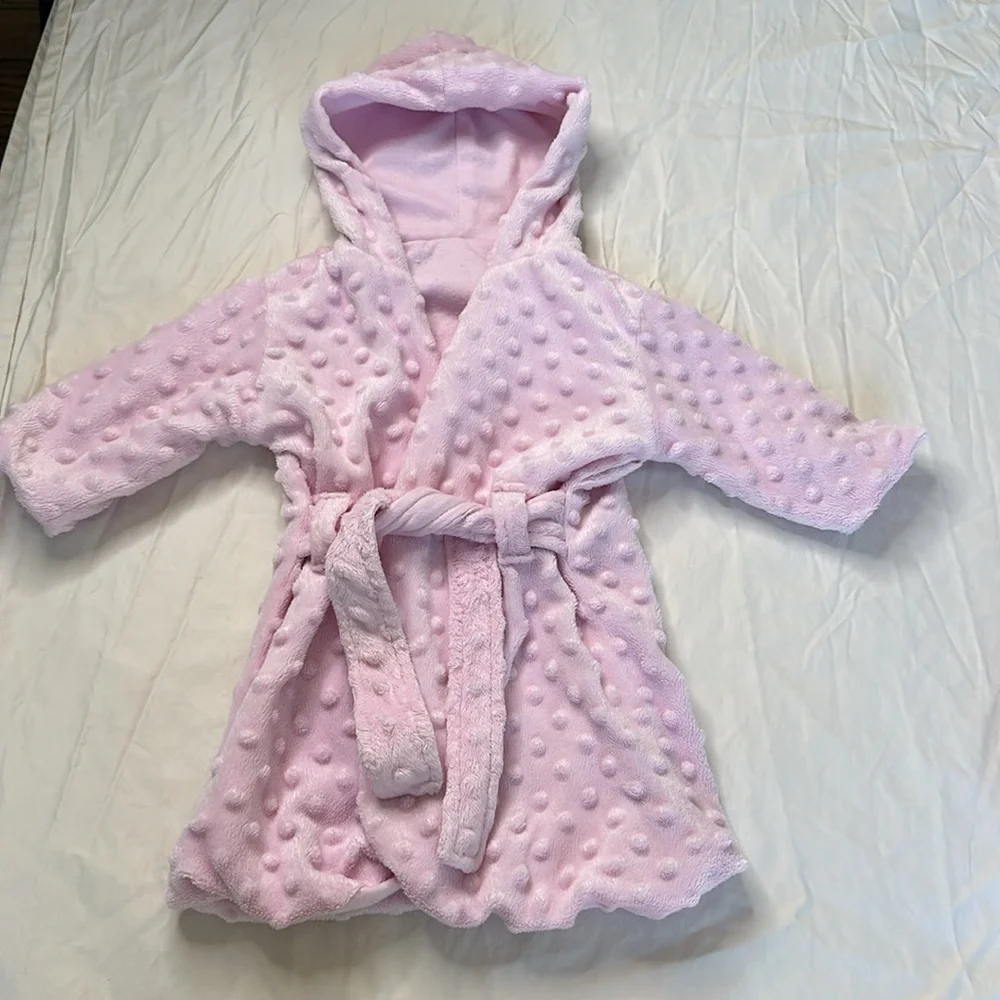 Bundle of two baby girl bath robes size 0-9 months. GREAT CONDITION, very soft.